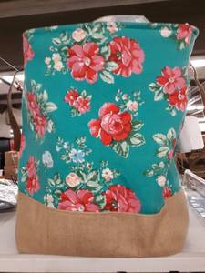 lot 34125 image: PIONEER WOMAN LAUNDRY BAG