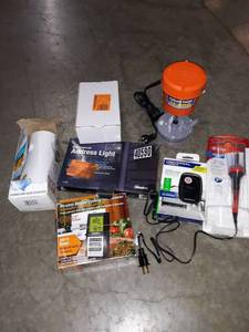lot 35257 image: Box of mixed electrical gadgets