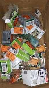 lot 36596 image: Lot of Assorted Wall Sockets & Wallplates