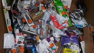 lot 36600 image: Assorted Pallet of Bathroom Supplies