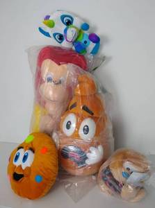 lot 5047 image: Fun Pillow Variety Pack (5)
