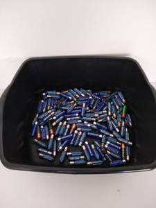 lot 5060 image: 145 Double AA Batteries, Mostly RAYOVAC Brand