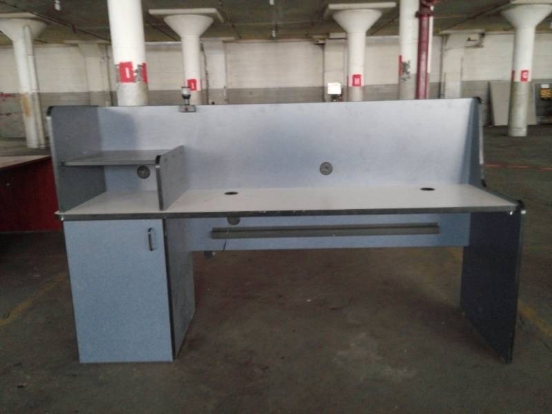 lot 7669 image: Training TableWorkstation wLight