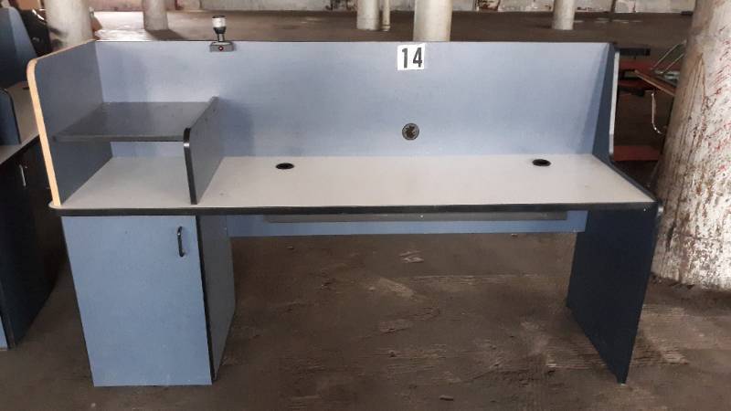 lot 7674 image: Desk Workstation w Electric