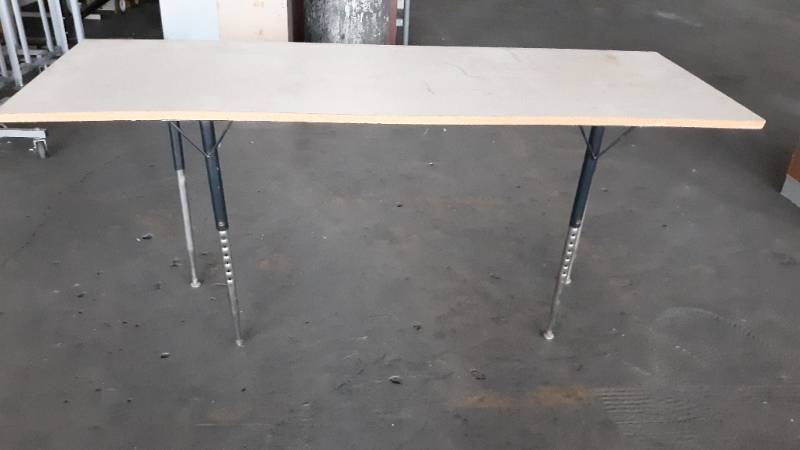 lot 7722 image: Adjustable Height Table