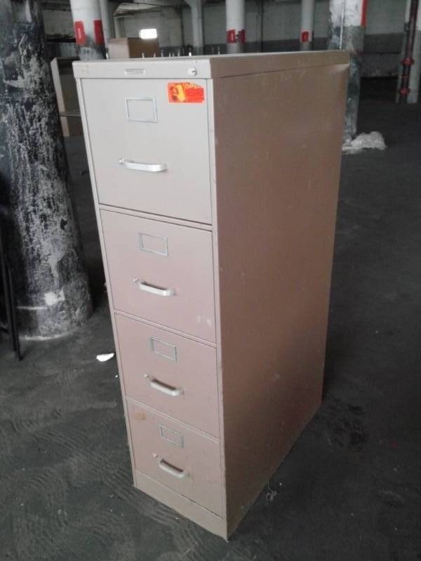 lot 7723 image: Steelcase Metal 4 Drawer Filing Cabinet