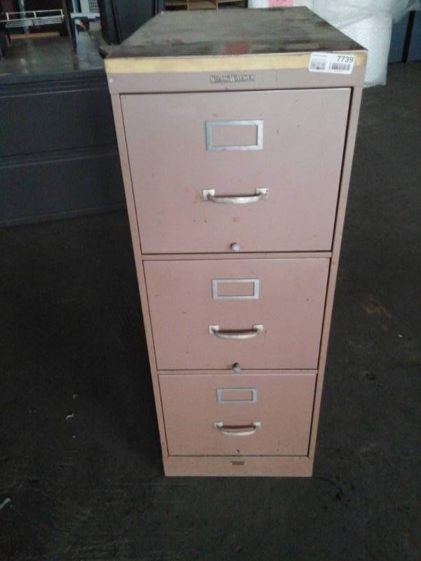 lot 7739 image: Metal 3 Drawer Filing Cabinet