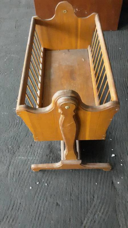 lot 7753 image: Wood Cradle