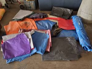 lot 10629 image: Lot of Random Sized Vinyl Pieces