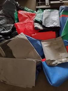 lot 10630 image: Lot of Random Sized Vinyl Pieces