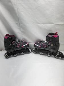 lot 15960 image: HuiHong ABEC-7 roller blades. Size medium, 5-8