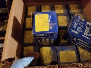 lot 2289 image: Lot of Slot Round Head Wood Screws Brass