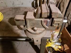 lot 2317 image: #5 Bench Vise