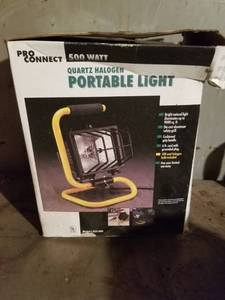 lot 2324 image: Pro Connect Halogen Portable Light