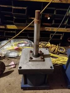 lot 2335 image: Aeroquip T-J Cylinder