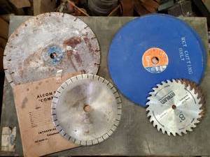 lot 2350 image: Lot of saw blades