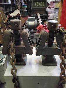 lot 2368 image: Pair of Jacks with Chains