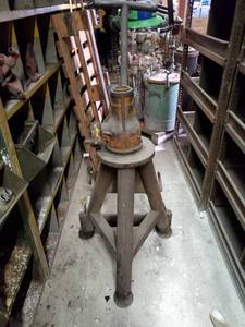 lot 2371 image: Vintage 25-Ton Joyce No. 1025 Heavy Duty Screw Jack HouseBarn Joyce