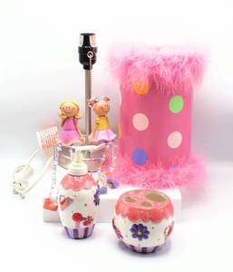 lot 3491 image: Little Girls Pink Decor - Lamp, Bathroom Set and (2) Adorable Shelf Sitter Dolls