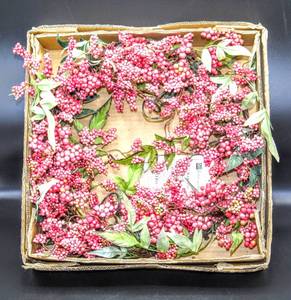 lot 3451 image: Home Interiors New In Box Artificial Foliage Berry Wreath