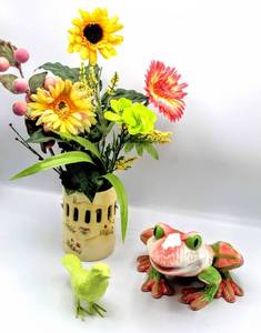 lot 3466 image: Springtime is Coming Garden Frog 11 , Bird 5, Vase 5 Tall with Spring Arrangement