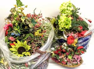 lot 3611 image: Several Decorative Baskets and 2 Large Bags of Faux Flowers