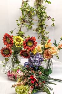 lot 3615 image: 48 Artificial Foliage Strands, Assorted Artificial Bunches of Flowers