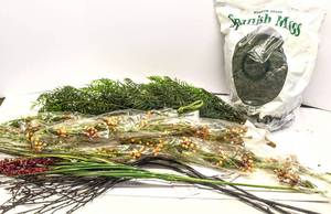 lot 3618 image: Variety Lot including 2 Home Interiors New Baskets, Spanish Moss and New Foliage and Strands of Vines