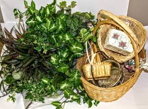 lot 3619 image: Lot FULL of Baskets and Artificial Greenery