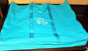 lot 3590 image: Humongous Tote Bag 33W x 5D x 27T - Great bag to use for pickup of Auction items - hint, hint