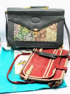 lot 3593 image: Vintage Execuwoman  briefcase bag - Floral Tapestry Briefcase Laptop Bag wlock & key and Tote Bag