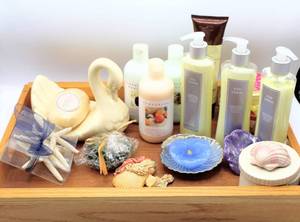 lot 3606 image: Large Nice Wooden Tray full of Lotions & Soap, Fitz & Lloyd Shell Trinket Box and other Seashell Starfish Decor