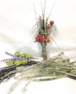 lot 3661 image: Lot of New Floral Arrangement Items