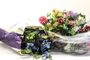 lot 3672 image: Large Lot of Assorted Faux Flowers