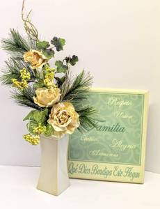 lot 3676 image: Floral arrangement in Vase and Picture 14 x 13 Spanish Family Plaque