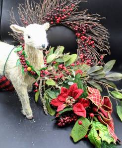 lot 3686 image: 16 Wreath with twigs and Berries, Berry Branch, and Deer 14 Long x 13 Tall