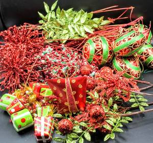 lot 3690 image: Assorted Bright Red and Green Ornaments