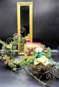 lot 3744 image: Christmas Gilded Decor Lot