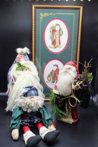 lot 3747 image: Santa Clause Decor, 3 Santas and Old Time Picture 21 x 10