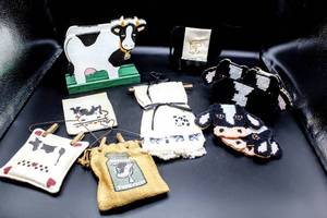 lot 3811 image: Another Black and White Cow Lovers Lot