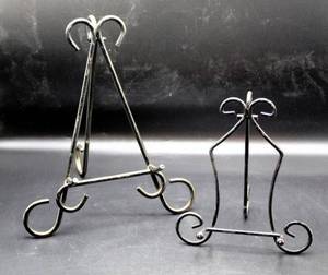 lot 3819 image: 2 Metal Table Top Easels Plate Frame Stands