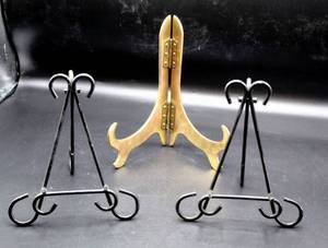 lot 3820 image: 3 Table Top Easel Decorative Stands