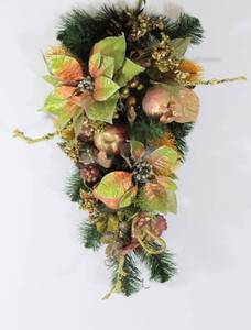 lot 3724 image: 20 Christmas Holiday GoldCopper & Green Teardrop Swag