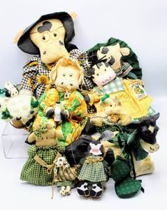 lot 3808 image: 10 Piece Country Cows Lot