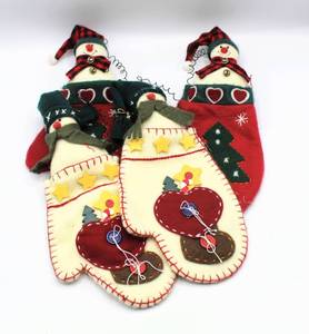 lot 3770 image: Rustic Wire Hanging Country Christmas Snowman Mitten Wall Hangings - Red Mitten Set of 2 and Ivory Set of 2