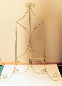 lot 3821 image: Decorative Gold Scroll Metal Easel 42T x 23.75D x 32.5W