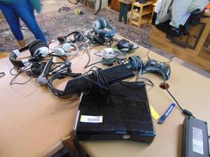 lot 2302 image: Xbox 360 - with Kinect - 3 controllers - 4 headphones and related cableing - Powers Up