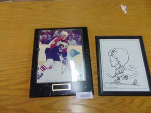 lot 2319 image: 8 x 10 autographed John LeClair Picture and caricature by Tom Hofstedt