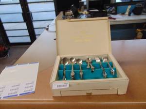 lot 2320 image: Wallace Stainless Flatware Set