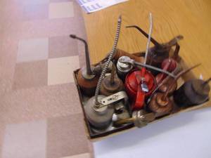 lot 2350 image: Assorted Oil Cans
